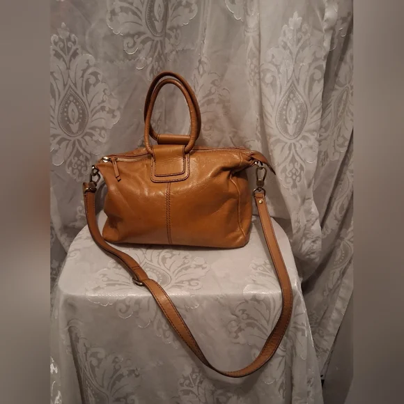 HOBO Sheila Medium Leather Satchel Tote with Detachable Strap In Truffle Brown - Picture 1 of 8